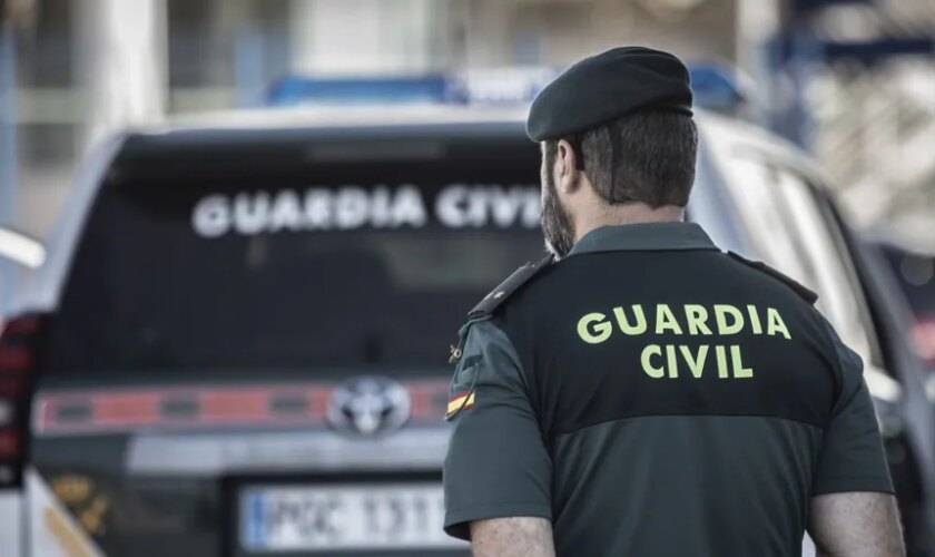 Detienen a dos jóvenes por extorsionar a un hombre con supuestas deudas sexuales en Valencia