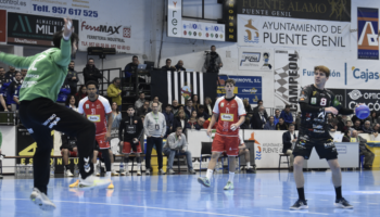 El Ángel Ximénez Puente Genil logra su cuarta victoria consecutiva en casa ante Bada Huesca (27-21)