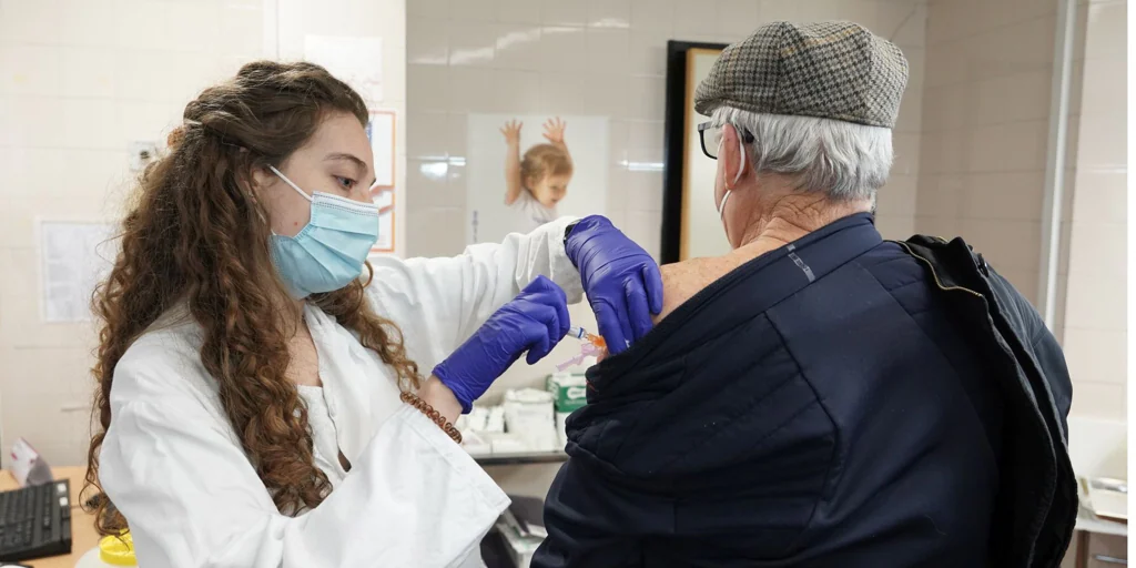 El invierno arranca con el 40 por ciento de los mayores de 60 sin la vacuna de la gripe