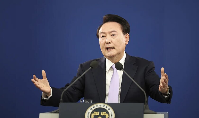 El presidente de Corea del Sur declara la ley marcial acusando a la oposición de simpatizar con Corea del Norte y de actividades antiestatales