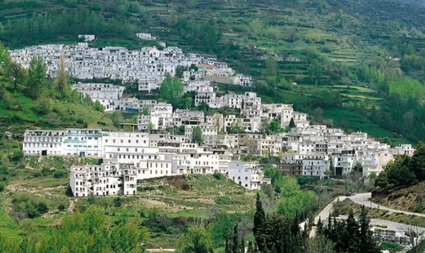 El pueblo de los cerditos existe y está en La Alpujarra: así se puede llegar al pueblo de los jamones