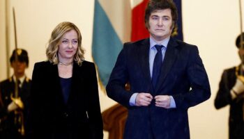 En Italie, le gouvernement accorde la nationalité au président argentin Javier Milei et suscite un tollé à gauche