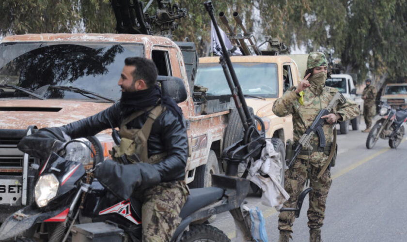 En direct : Les rebelles syriens de la HTC revendiquent la prise de Homs, troisième ville du pays