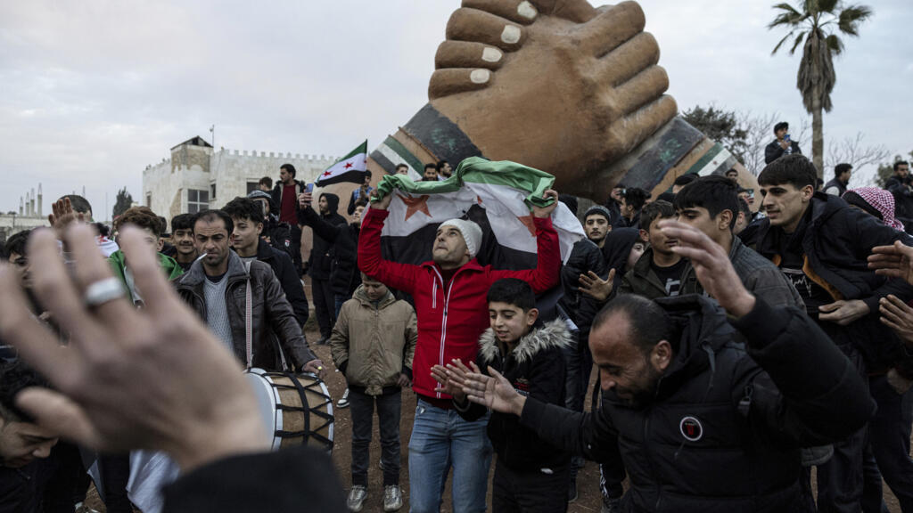 En images : la Syrie en liesse après la chute du régime de Bachar al-Assad