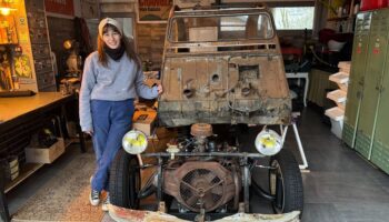 Fan de 2 CV, la youtubeuse de 25 ans Maeva cartonne avec ses vidéos de réparation du célèbre modèle Citroën