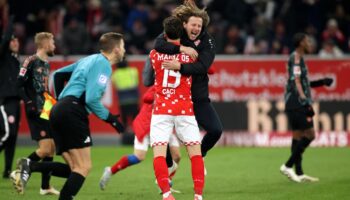 Fußballbundesliga, 14. Spieltag – Samstag: Union-Spiel unterbrochen, Bayern kassieren erste Niederlage