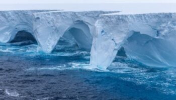 Größter Eisberg der Welt A23a setzt sich in Bewegung