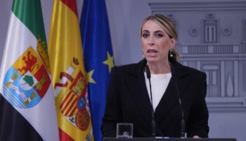 Guiño de María Guardiola a Vox al derogar la Ley extremeña de Memoria Histórica y propiciar la de 'Concordia'