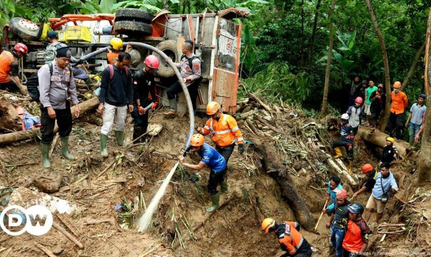 Indonesia: Flash flooding kills at least 10 on Java island