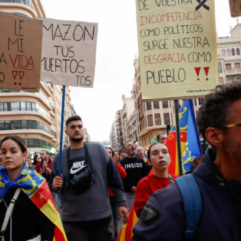 Inondation en Espagne : 100 000 personnes manifestent à Valence contre la gestion des autorités