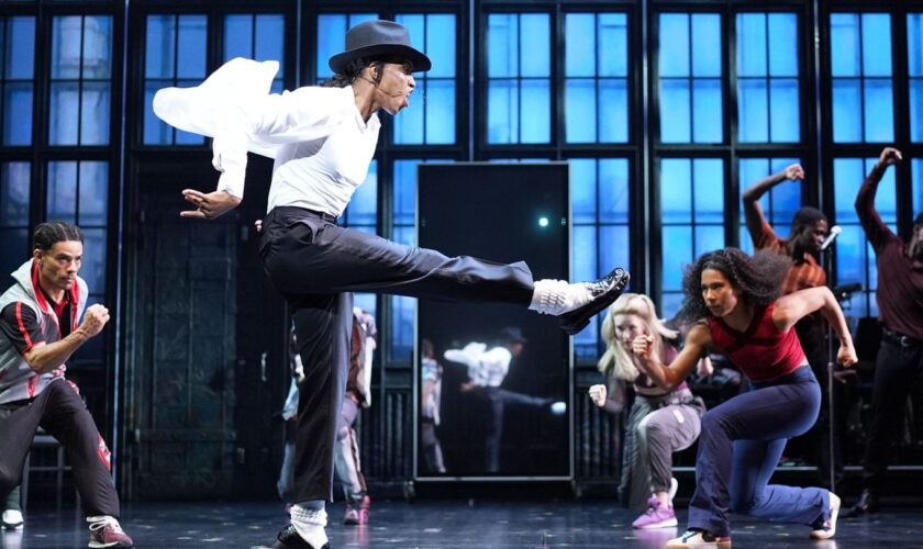 Das Musical präsentiert die größten Hits des "King of Pop". Foto: Marcus Brandt/dpa