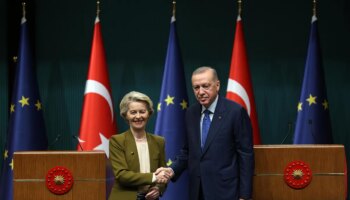 La Unión Europea promete 1.000 millones a Turquía para el control y la gestión del retorno de refugiados sirios