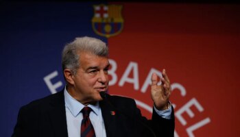 La asamblea del Barça da luz verde al nuevo acuerdo con Nike: 127 millones al año y una comisión para Darren Dein