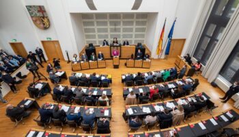 Bei einer Debatte über den Ukraine-Krieg fielen im Landtag an der Saar harte Worte. (Archivfoto) Foto: Harald Tittel/dpa