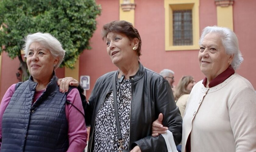 Las calles de Sevilla sienten la piedad popular: testimonios de fe en la ciudad