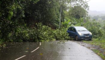 Le cyclone Chido a balayé Mayotte, les habitants coupés du monde