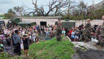 « Le cyclone ne nous a laissé aucune chance » : à Mayotte, l’angoisse des habitants face à l’ampleur des dégâts