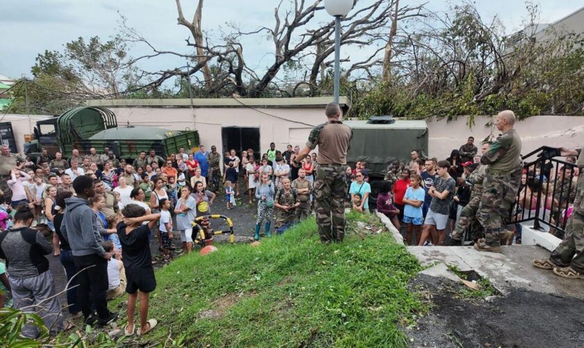 « Le cyclone ne nous a laissé aucune chance » : à Mayotte, l’angoisse des habitants face à l’ampleur des dégâts