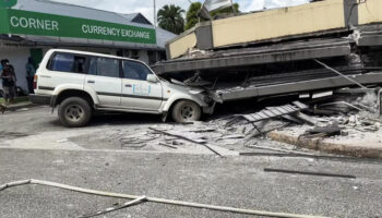 Le séisme au Vanuatu a fait au moins 14 morts, les recherches de survivants se poursuivent