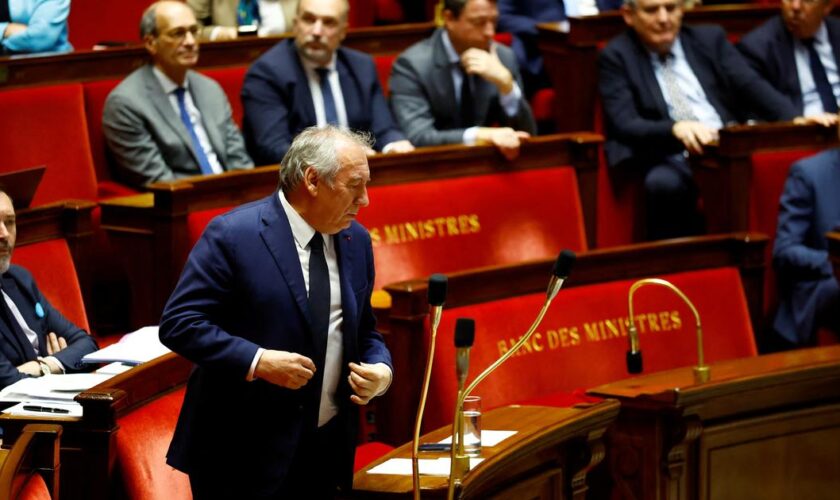 Mayotte, budget, cumul des mandats… François Bayrou, en quête de gouvernement, déjà sous le feu des oppositions