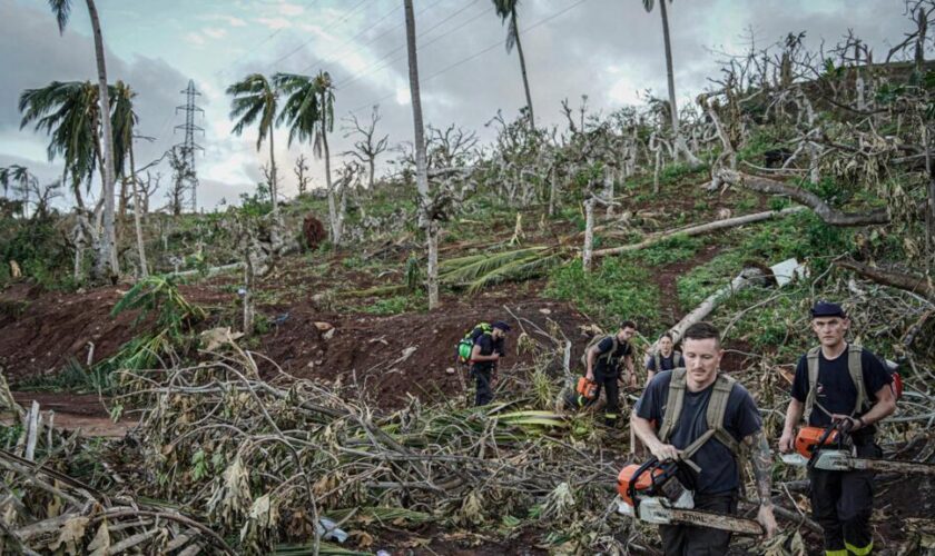 Mayotte, sous couvre-feu, panse ses plaies après le passage du cyclone Chido