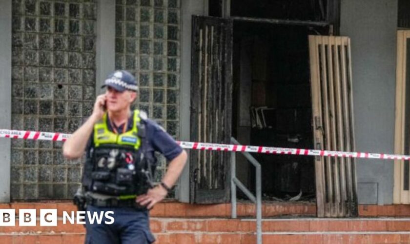 Melbourne synagogue fire 'likely' terror act, police say