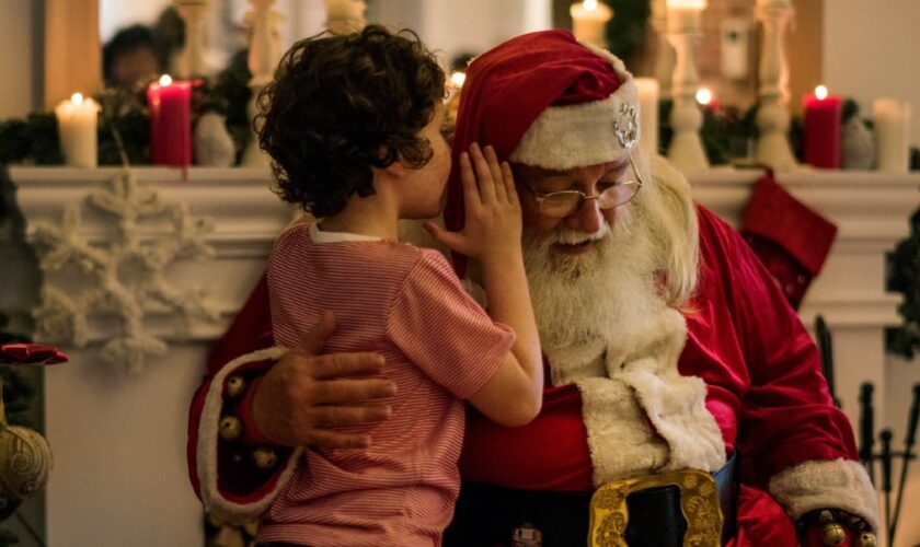 Mentir sur l'existence du Père Noël est une bonne chose pour le développement de votre enfant