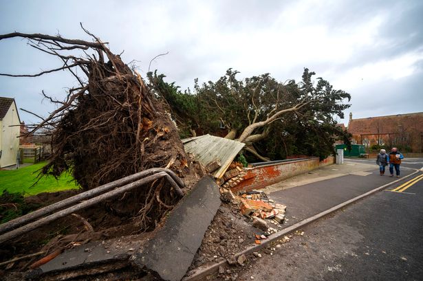 Met Office extends Storm Darragh urgent warnings across UK as huge update issued