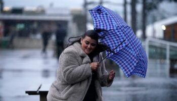 Met Office issues urgent warning as 65mph winds to batter UK this morning – check your area