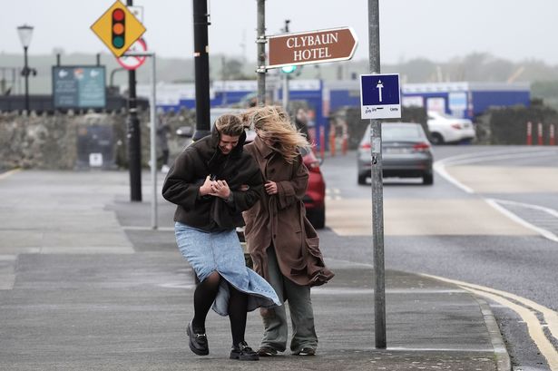 Met Office weather maps show warnings in place as Brits prepare to travel for Christmas