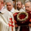 « Mon cœur s’est accéléré ! » : de retour à Notre-Dame, la couronne d’épines du Christ plus vénérée que jamais