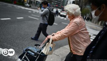 More aging Japanese need to cope with living alone