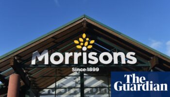 Morrisons offers discounts as IT glitch hits loyalty cards and click-and-collect