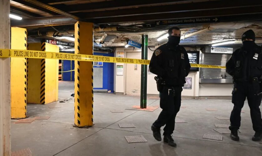 Muere una mujer tras ser prendida en fuego en el metro de Nueva York