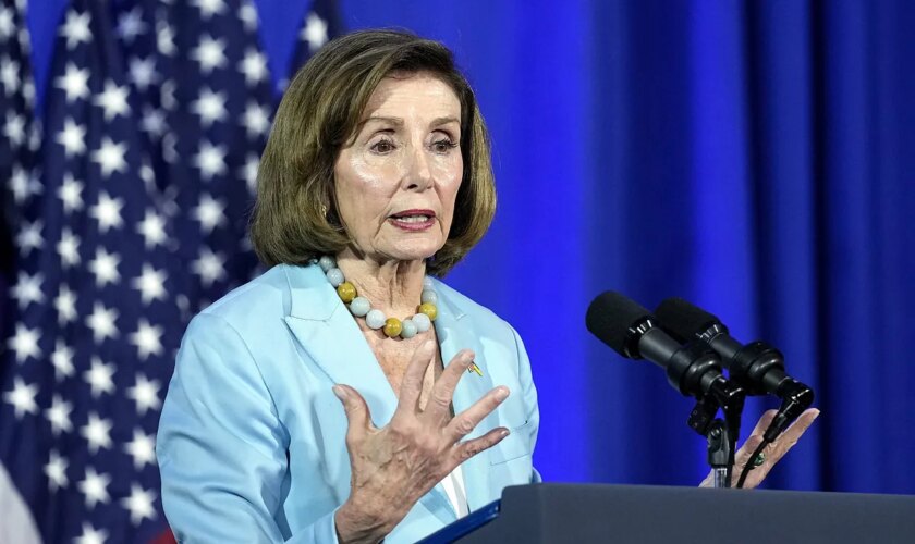 Nancy Pelosi, hospitalizada en Luxemburgo tras sufrir una lesión