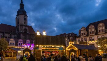 Die Polizei kontrollierte den Mann auf einem Zuweg zum Weihnachtsmarkt. (Archivbild) Foto: Frank Hammerschmidt/dpa