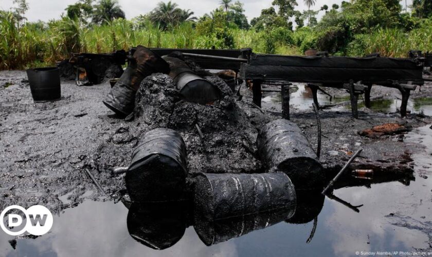 Nigeria steps up fight against illegal oil trade