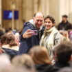 « Nous avons besoin de beauté comme ça » : l’émotion des premiers visiteurs de la cathédrale Notre-Dame