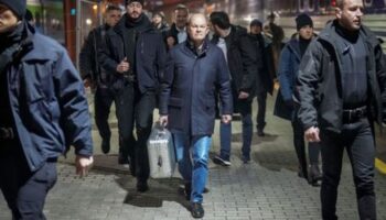 Olaf Scholz überraschend zu Blitzbesuch in der Ukraine eingetroffen