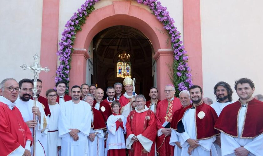 Pape en Corse : les confréries, indissociables de l’identité et de la piété corses, mises à l’honneur