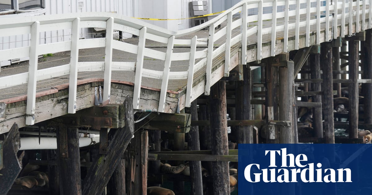 Part of Santa Cruz wharf collapses and floats away amid major swell