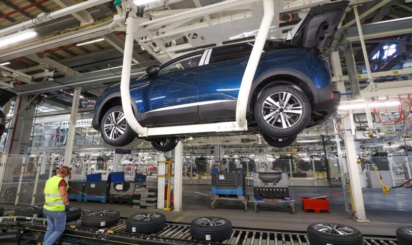 « Peugeot ne s’essouffle pas ! » : la patronne du constructeur français défend sa stratégie