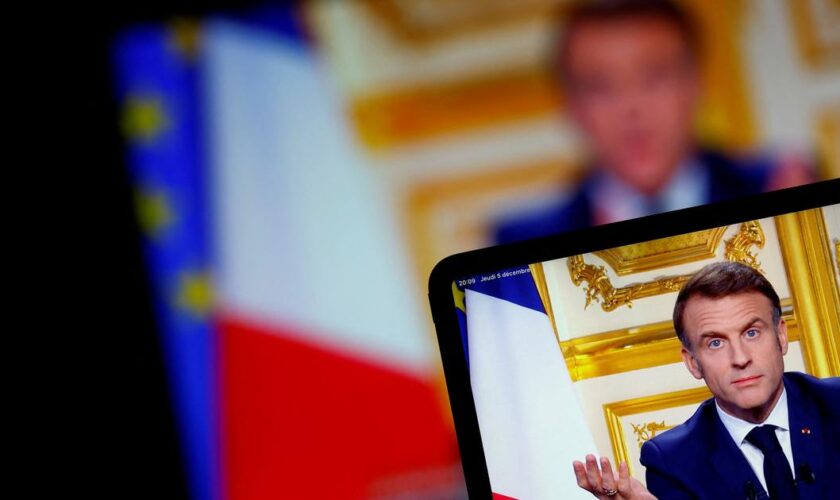 Pour Emmanuel Macron, le poison lent des appels à la démission