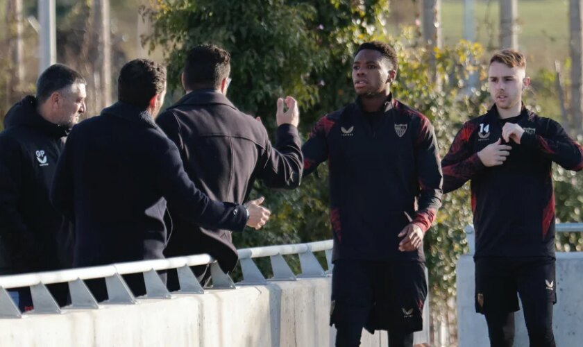 Primer entrenamiento del Sevilla sin Jesús Navas