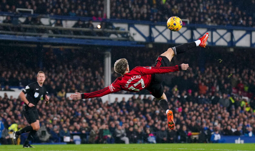 Prix Puskas : la vidéo du but de l’année signé Alejandro Garnacho, un ciseau acrobatique à la Wayne Rooney