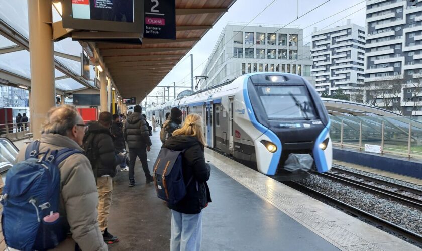 RER E aux heures de pointe jusqu’à Nanterre - la Folie : une première matinée très perturbée