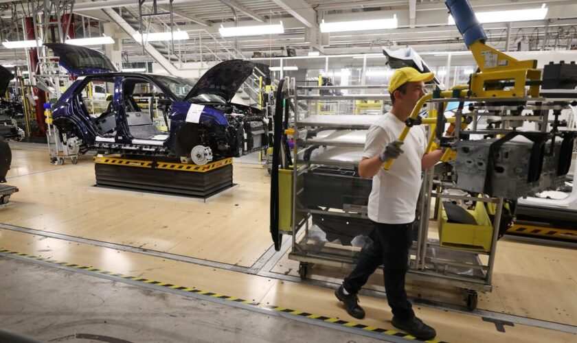 Salon de l’auto à Paris : véhicules électriques, concurrence chinoise… les nombreux défis du secteur