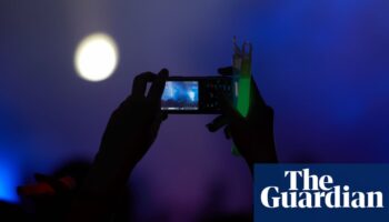 Snap out of it: Manchester club joins growing trend to ban phone cameras