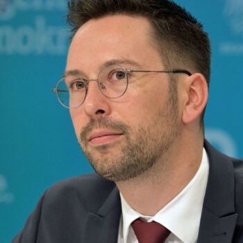 Eine Mutter aus Potsdam zog gegen den AfD-Landtagsabgeordneten Dennis Hohloch vor Gericht. (Archivbild) Foto: Michael Bahlo/dpa