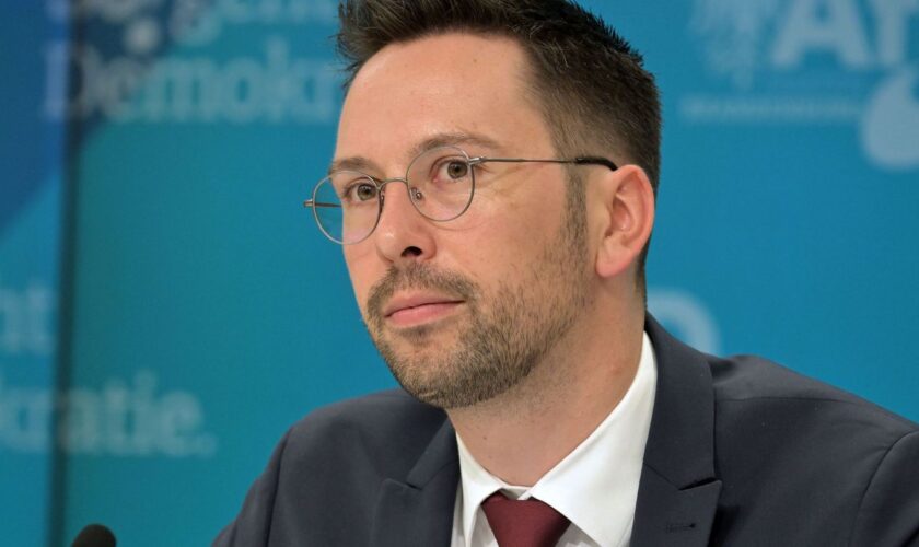 Eine Mutter aus Potsdam zog gegen den AfD-Landtagsabgeordneten Dennis Hohloch vor Gericht. (Archivbild) Foto: Michael Bahlo/dpa